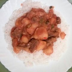 A picture of Beef stew and Boiled Rice.