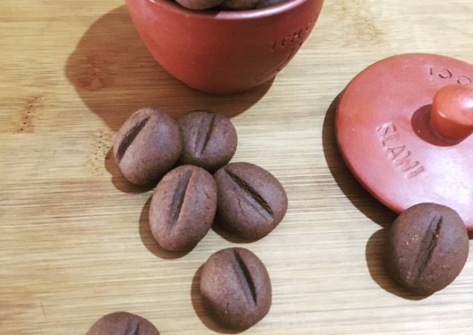 Langkah Mudah untuk Menyiapkan Coffee bean cookies, Enak Banget