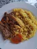 Arroz amarillo cremoso con carne y verduras