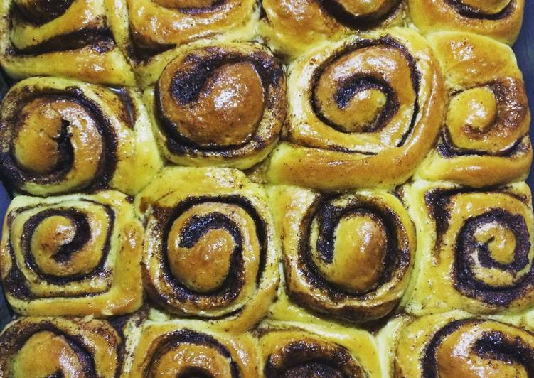 Bagaimana Membuat Killer cinnamon roll, Enak Banget