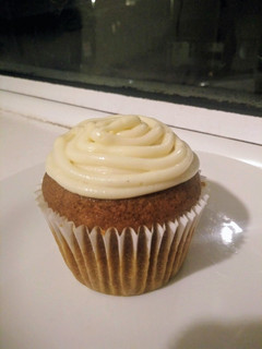 南瓜杯子蛋糕-奶油乳酪糖霜-Pumpkin Cupcake with Cream Cheese Frosting 的食譜成品照片