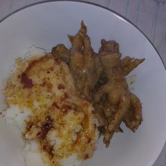 A picture of Amanqina(chicken feet).