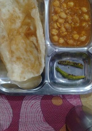 छोले भटूरे (Chole bhature recipe in hindi) रेसिपी मुख्य फोटो