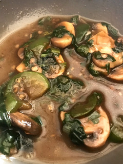 A picture of Spinach Mushroom Soupy Ting.