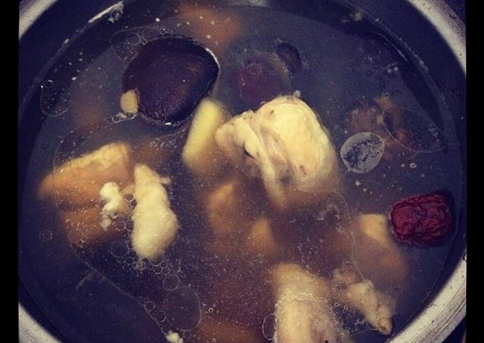 秋冬滋養補氣血：紅棗燉香菇雞湯 食譜成品照片