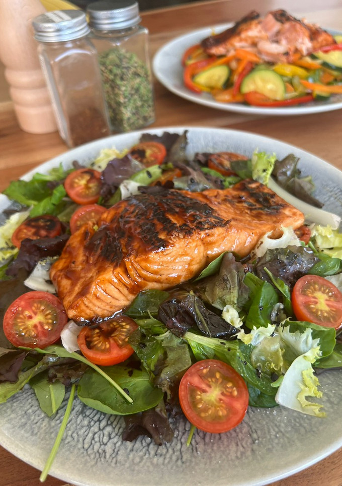 Una foto de Salmón a la brasa (sin brasa 🤪)
