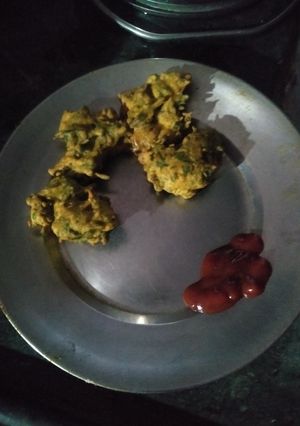 भाजी बड़ा(bhaji vada recipe in hindi) रेसिपी मुख्य फोटो