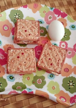 A picture of Cream cracker egg sandwich or Sugar free cracker egg sandwich.