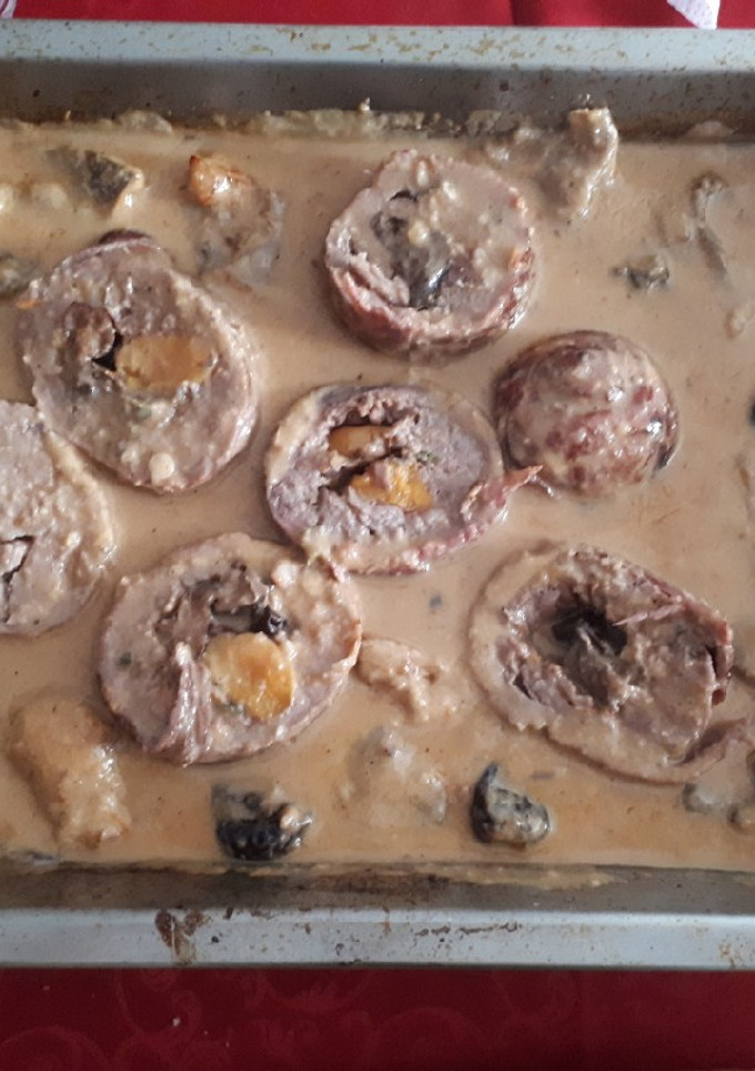 Una foto de Redondo de ternera relleno de pasas y piñones