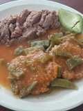 Tortitas de chicharrón en salsa