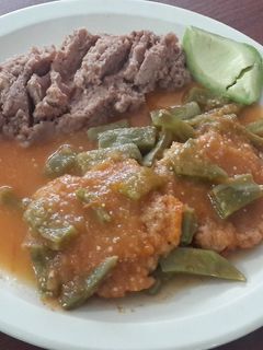 Una foto de Tortitas de chicharrón en salsa