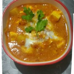 A picture of Cheese potato in gravy.