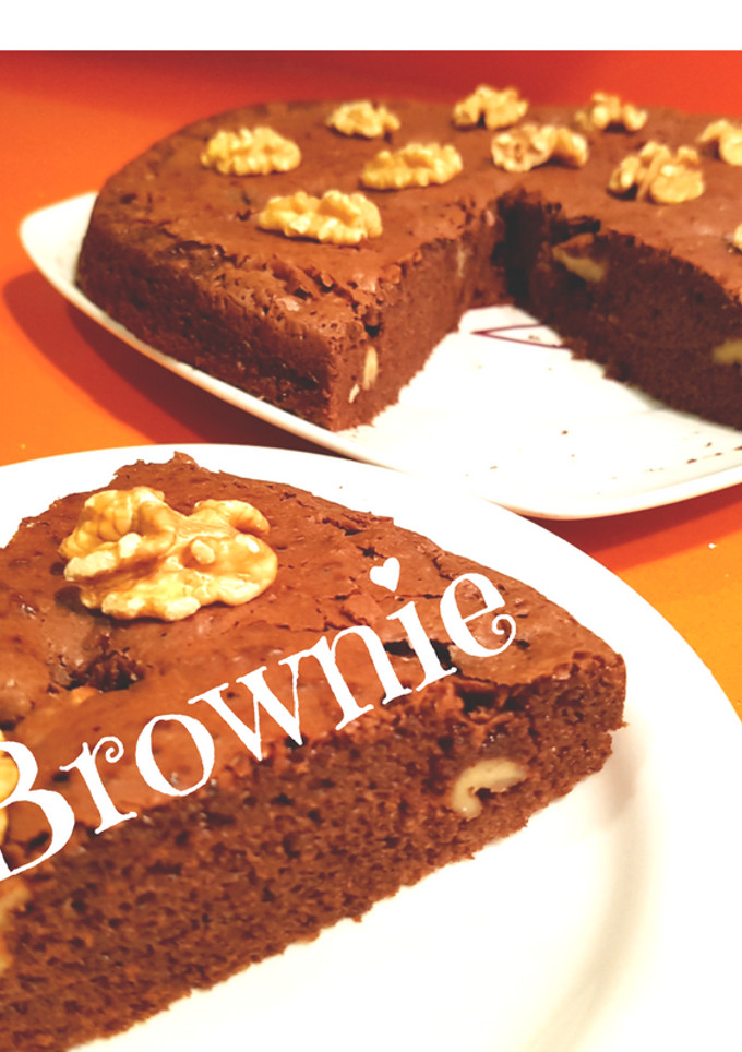 Una foto de Brownie casero con nueces