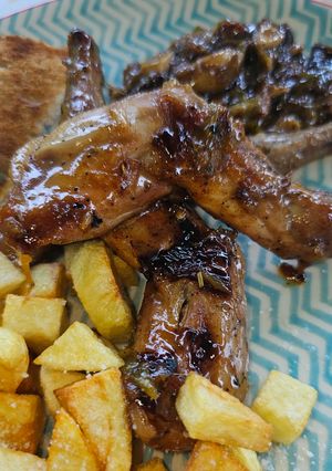 Una foto de Paletillas de conejo guisadas