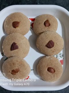 રાગી ની નાનખટાઈ(Ragi Ni Nankhatai Recipe In Gujarati) રેસીપી મુખ્ય ફોટો