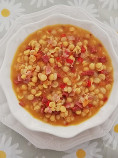 Una foto de Garbanzos con Tocino