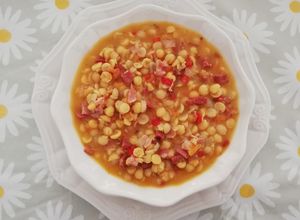 Una foto de Garbanzos con Tocino