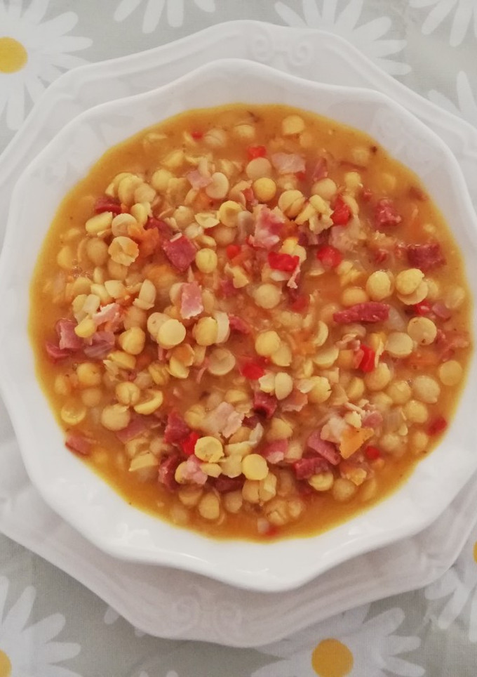 Una foto de Garbanzos con Tocino