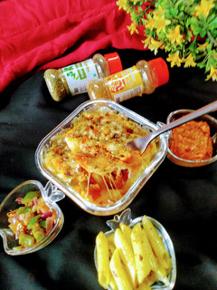 चीजी बेक्ड पास्ता(CHEESE BAKED PASTA RECIPE IN HINDI) रेसिपी मुख्य फोटो