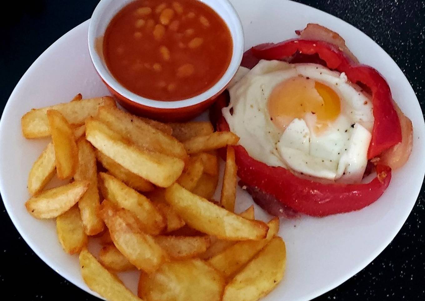 My Simple Gammon,Fried Egg,Homemade Chips & Beans.ðŸ˜ƒ