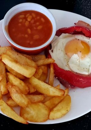 A picture of My Simple Gammon,Fried Egg,Homemade Chips & Beans.😃.