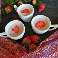A picture of Strawberry kheer.