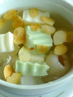 Hình của món Chè khúc bạch.
