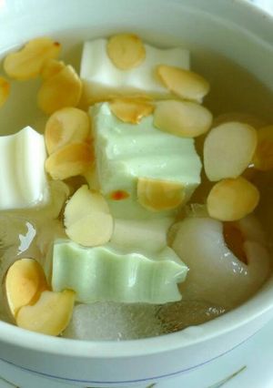 Hình của món Chè khúc bạch.