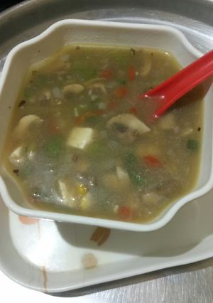পনির মাশরুম ভেজ স্যুপ(paneer mushroom veg soup recipe in Bengali) রেসিপির প্রধান ছবি