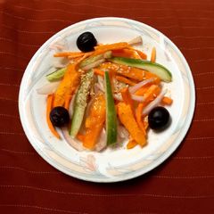 A picture of Mango salad 🥗 🥭🥒🥕🧅.