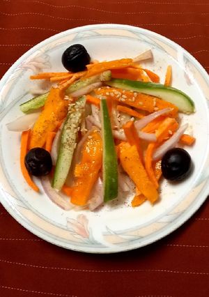 A picture of Mango salad 🥗 🥭🥒🥕🧅.