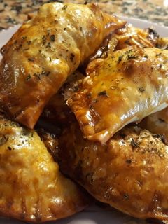 Una foto de Empanadillas de pavo, queso azul y espinacas