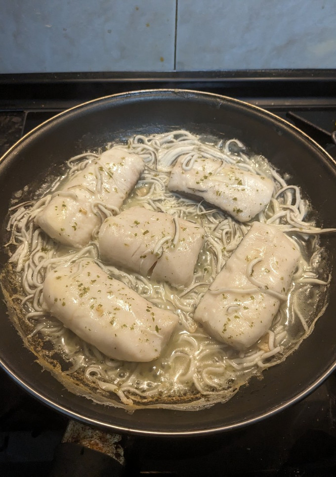 Una foto de Merluza en salsa Verde