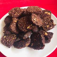 Una foto de Biscotti de nuez, choco y coco!!! Algo dulce siempre viene bien! Apto Keto