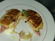 Una foto de sandwich de pollo asado