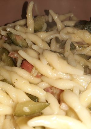 Foto di Trofie zucchine e speck