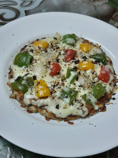 મલ્ટી ગ્રેઈન ભાખરી પિઝા (multi grain bhakhri pizza recipe in Gujarati) રેસીપી મુખ્ય ફોટો