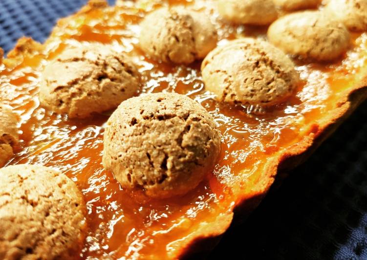 Crostata con marmellata e amaretti