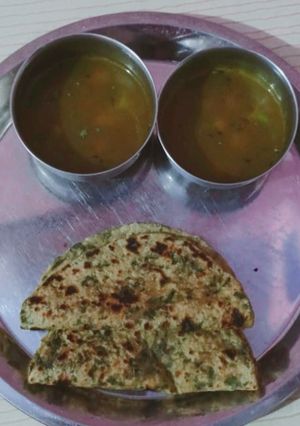 बथुआ का पराठा (Bathua ka paratha recipe in Hindi) रेसिपी मुख्य फोटो