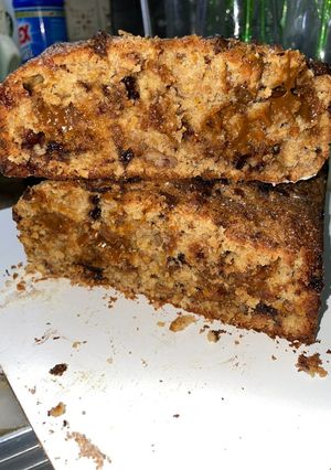 Una foto de Torta integral de naranja con dulce de leche, chocolate y nueces.🍊🍫