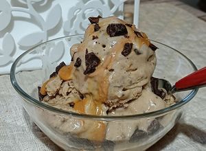 Foto di Gelato alla banana con burro di arachidi e cioccolato🍌🍫