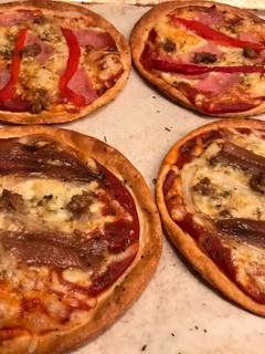 Una foto de Minipizzas con masa de hojaldre 😋