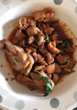 A picture of Chicken Fried with Wine, Sesame Oil and Soy Sauce.