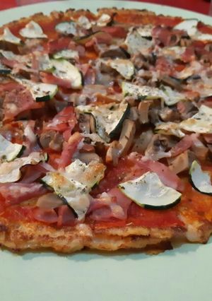 Una foto de Pizza con base de coliflor