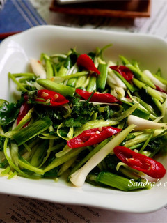 香菜拌蒜苗 的食譜成品照片