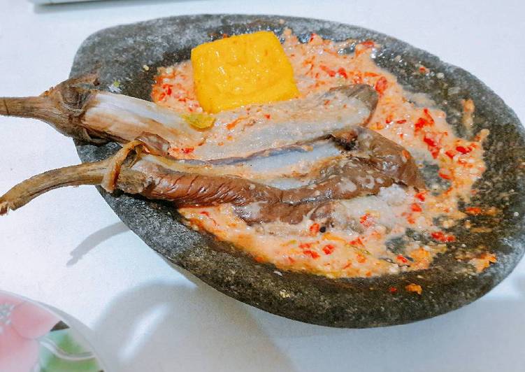 Penyetan terong bakar bumbu santan pedas 😈😈