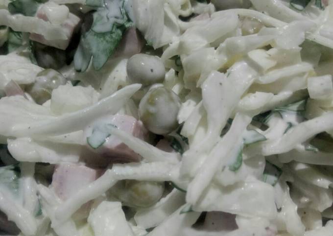 Салат с колбасой, зеленым горошком и огурцом — пошаговый рецепт приготовления с фото