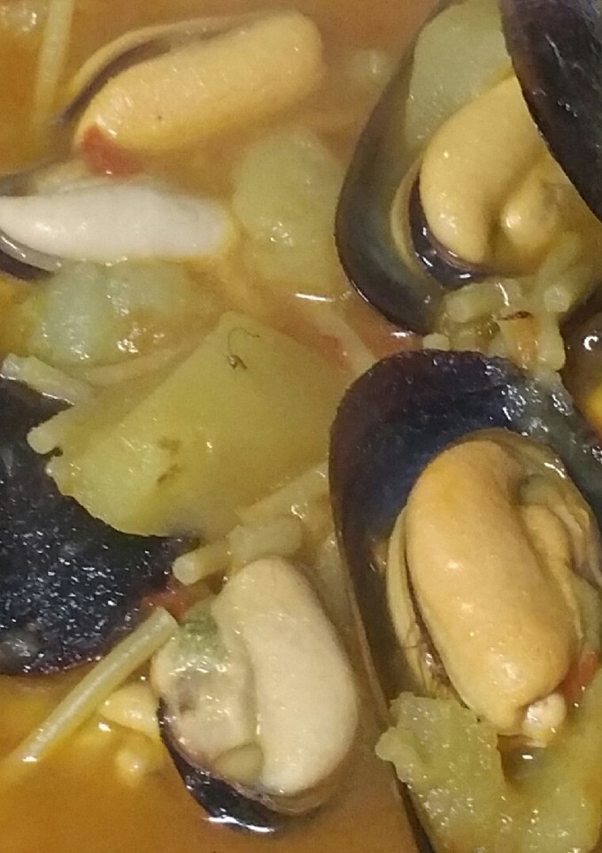 Una foto de Sopa de patata y mejillones