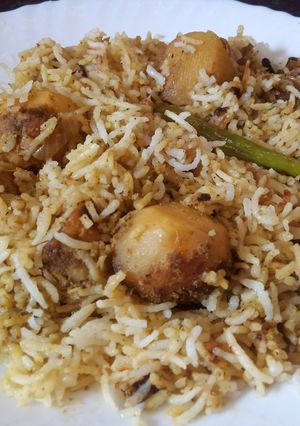 A picture of Aloo in green chutney pulau.