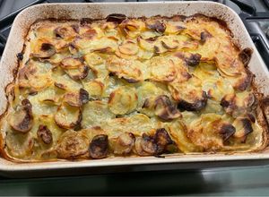 Une photo de Gratin acidulé de pommes de terre au lard et blettes
